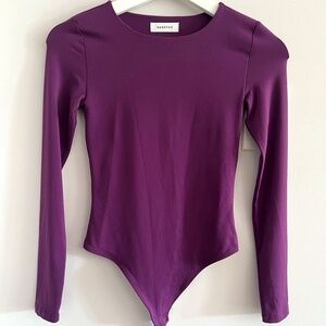Aritzia contour crew longsleeve bodysuit